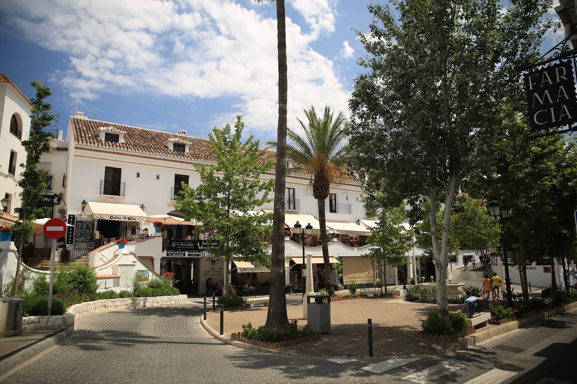 supermarkets near holiday villas in costa del sol